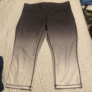 Xersion Move Grey and Black ombre capri workout leggings XL Good Condition